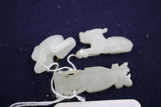 Two Chinese miniature white jade carvings, of a recumbent qilin and a crouching monkey, 19th century, 3.6cm (3)